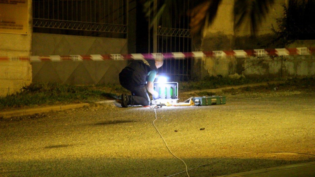 L'artificiere dei carabinieri al lavoro