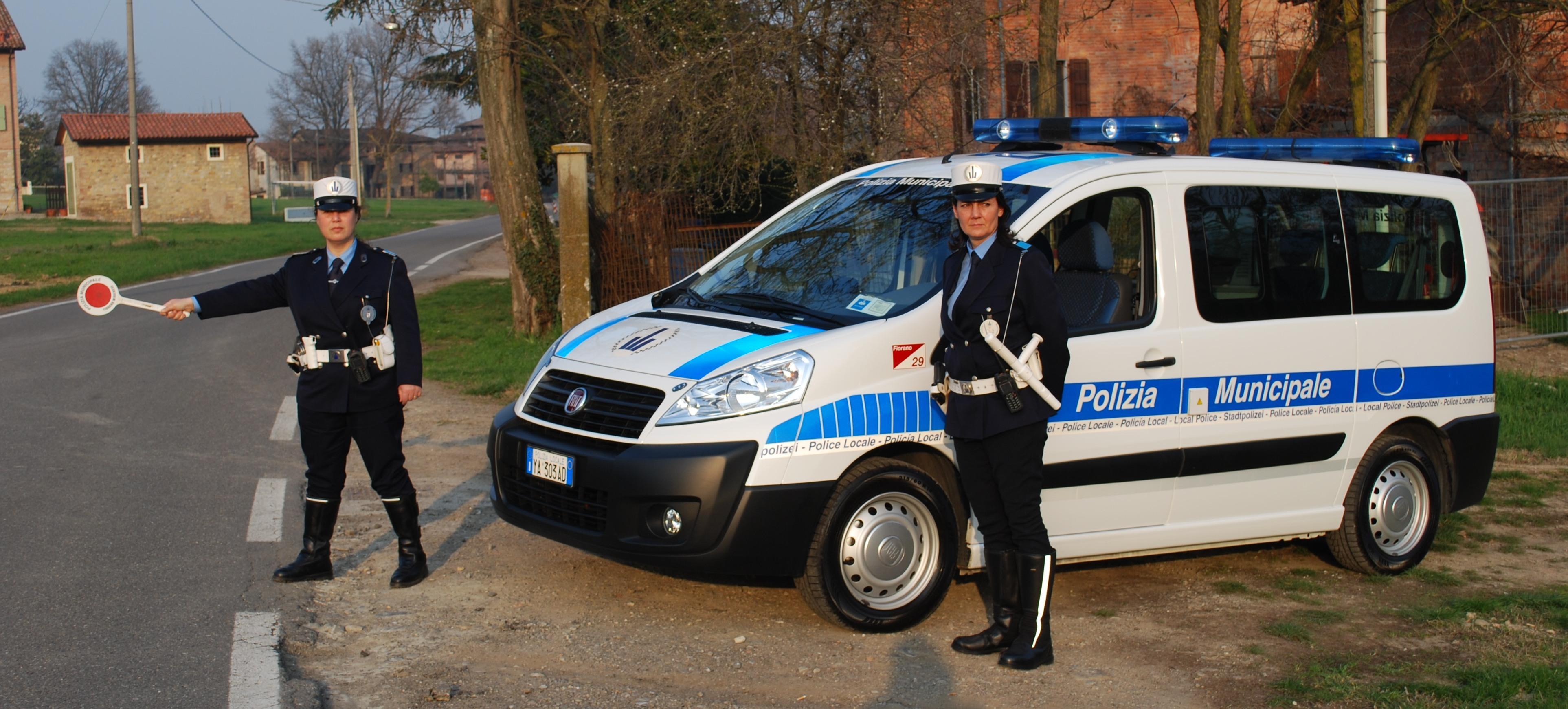 Modena. In auto contromano, senza patente e assicurazione. Multato per migliaia di euro