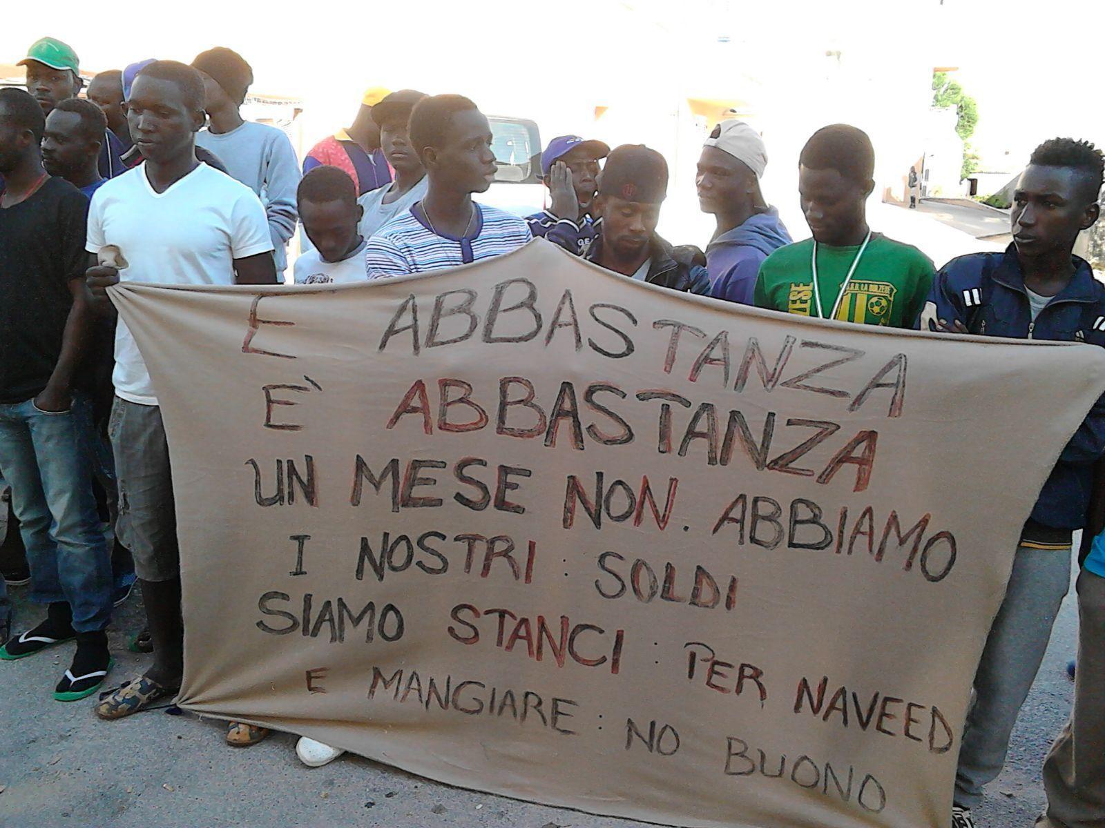 Una protesta di migranti nel Sassarese