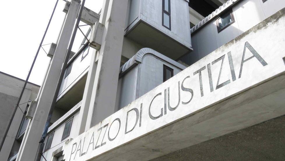 Galciana si riempì di scritte Accusata l’amante del marito 
