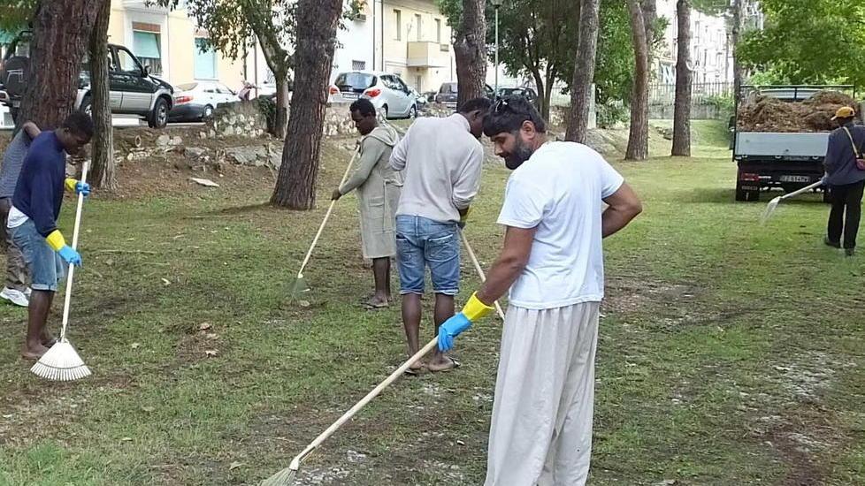 Migranti a Viareggio, vertice in prefettura