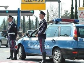 Si accodava alle auto per non pagare il pedaggio: denunciato camionista
