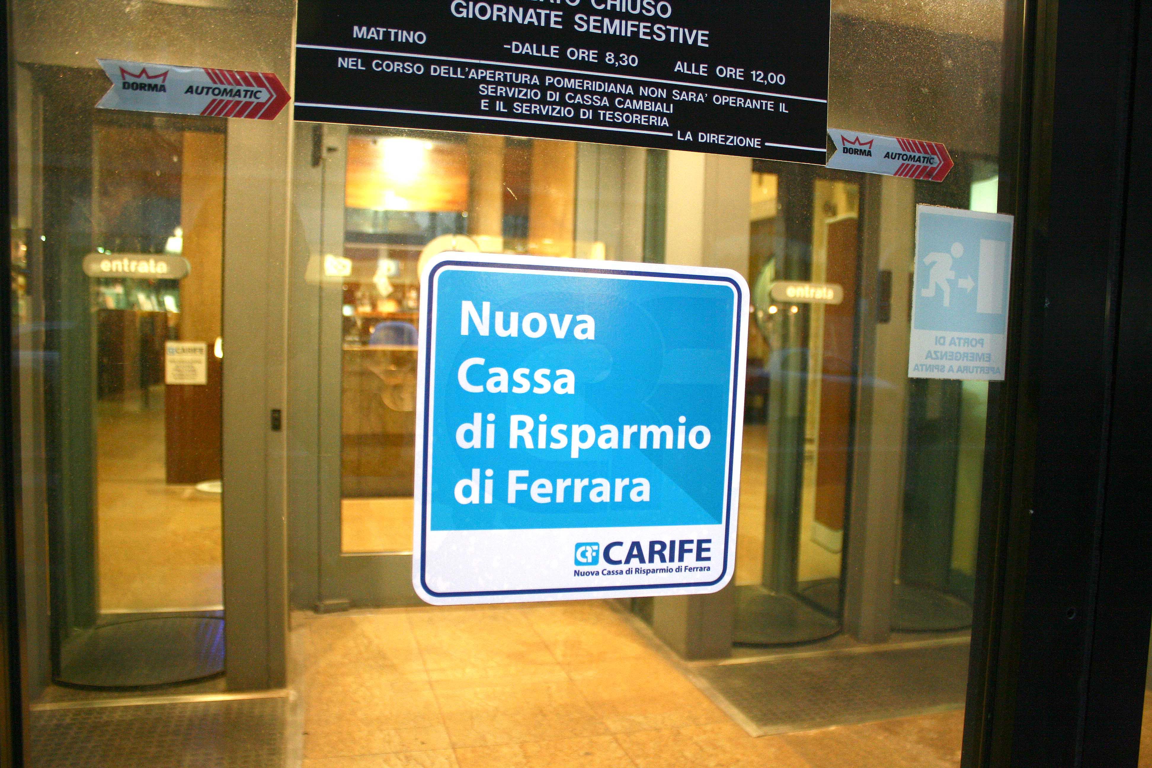 Uno sportello di Nuova Carife