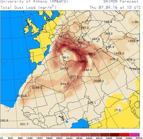 La mappa dell'Università di Atene mostra il pulviscolo di sabbia sahariana in quota nella giornata di giovedì 7