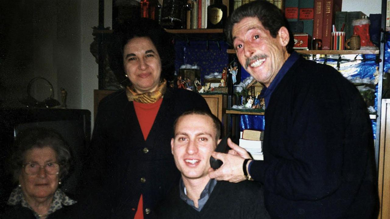 Emanuele Scieri con i genitori
