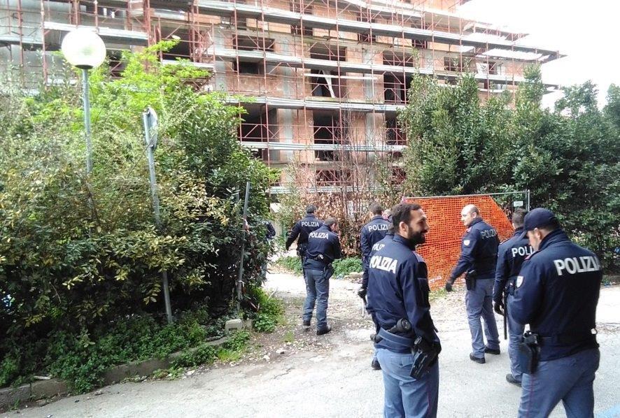 Poliziotti nell'ex Draga