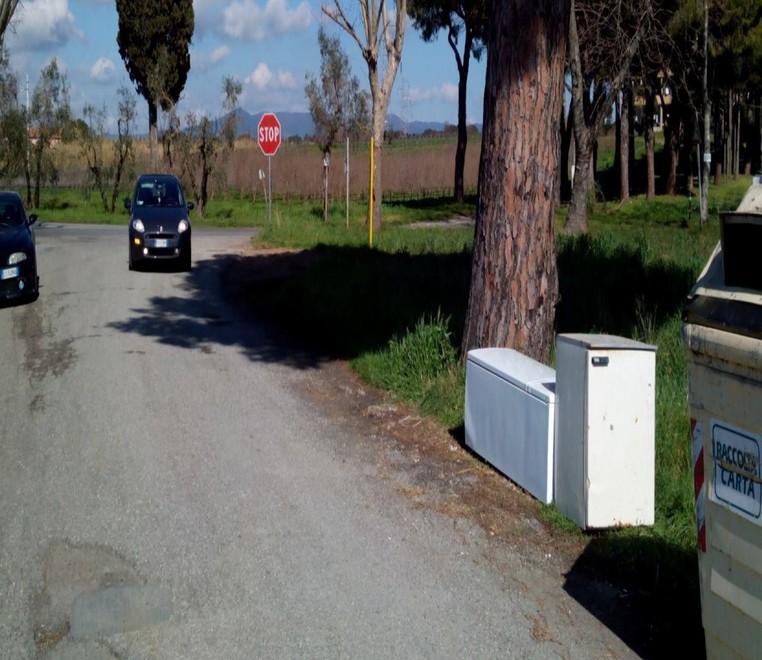 I frigoriferi abbandonati a Bibbona