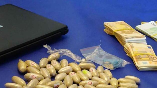 Spacciatore fermato sul Bisenzio e portato in ospedale con 14 ovuli di droga in pancia