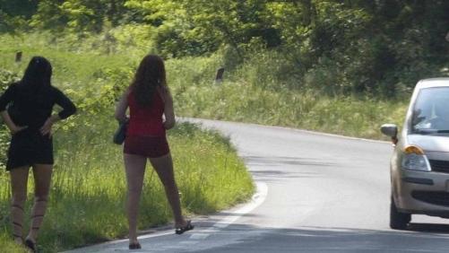Sorpresa a fare sesso per strada maxi-stangata da 10.000 euro 