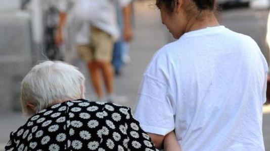 Badanti in fuga da Carpi: «Il lavoro è in Germania»