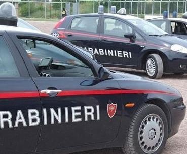 Invaghito della barista tenta di violentarla 