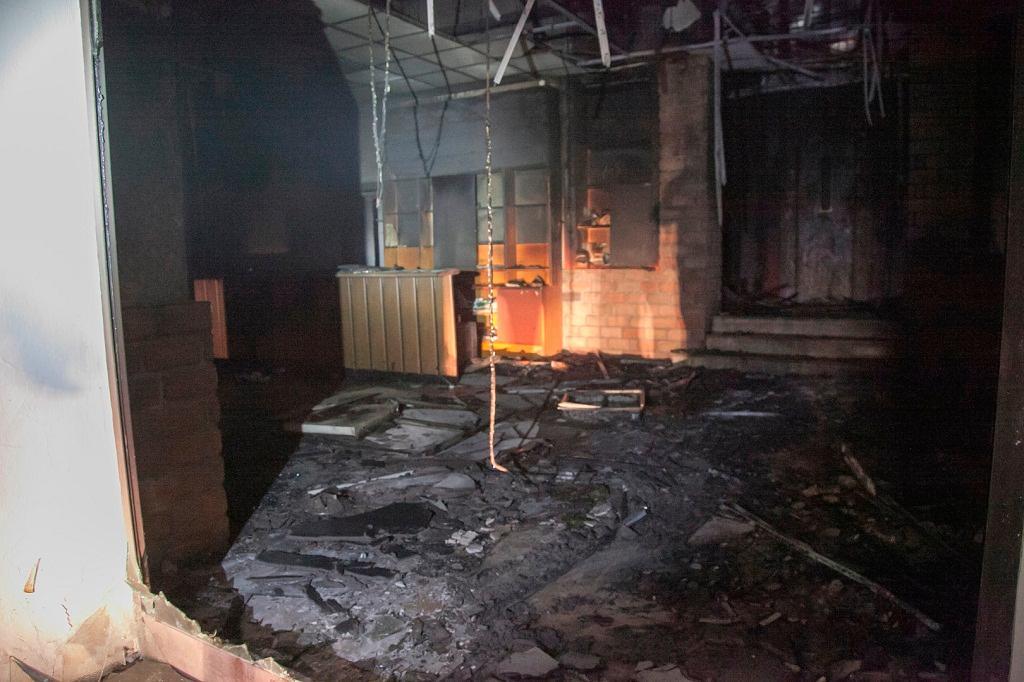 L'incendio dell'Hotel Bellavista a Fertilia (foto Gabrielli)