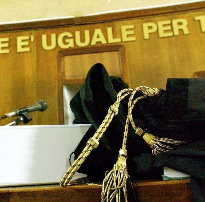 Si esibisce e insulta la ex: assolto 32enne a Modena