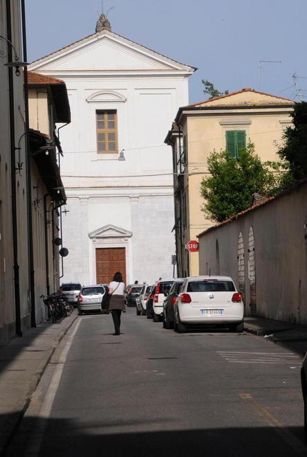 Auto in sosta rimosse per fare le strisce Scoppia la protesta