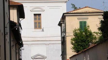 Auto in sosta rimosse per fare le strisce Scoppia la protesta