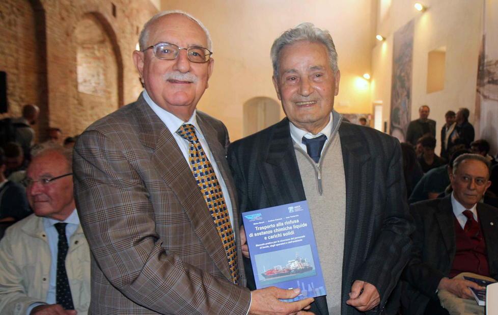 Marittimi e portuali a lezione di chimica 
