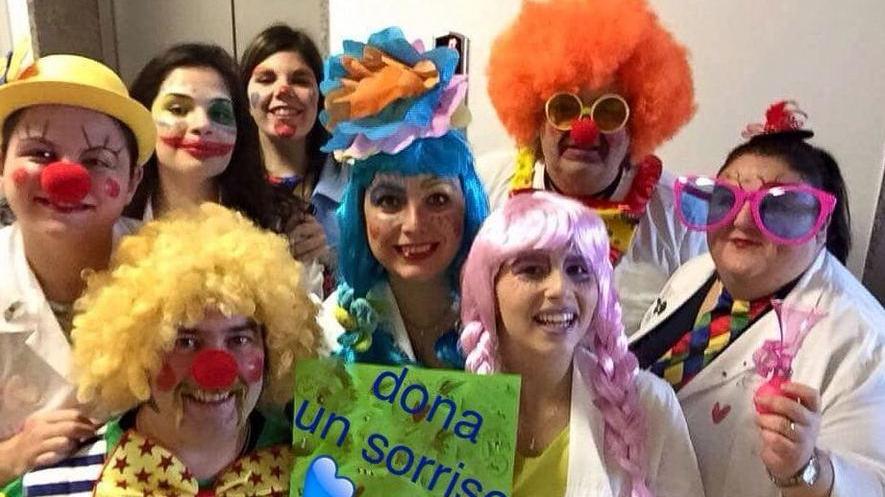 Otto volontari donano sorrisi in ospedale