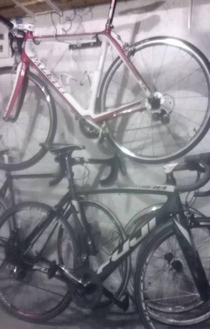 Colpo da 4mila euro in garage: prese bici da corsa e mountain