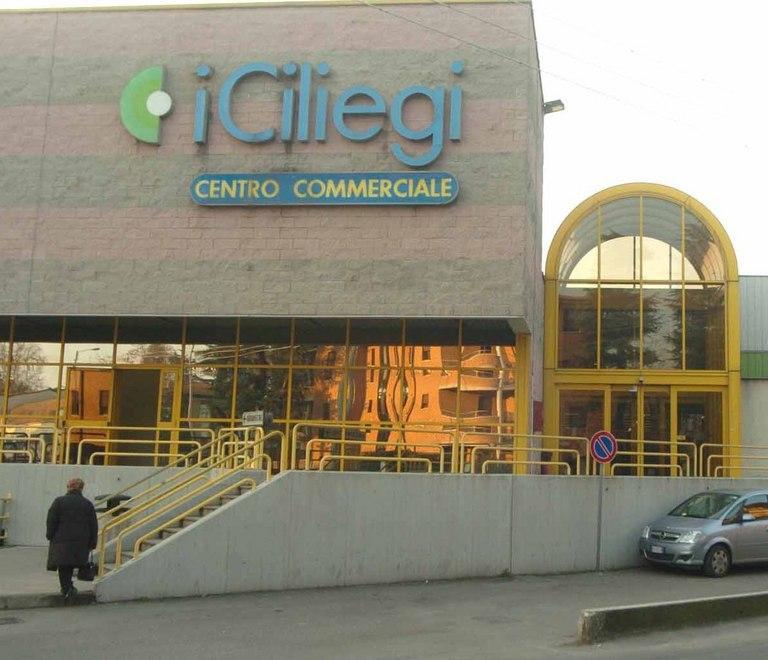 Benedizione di Smeraldi sul nuovo market Coop 