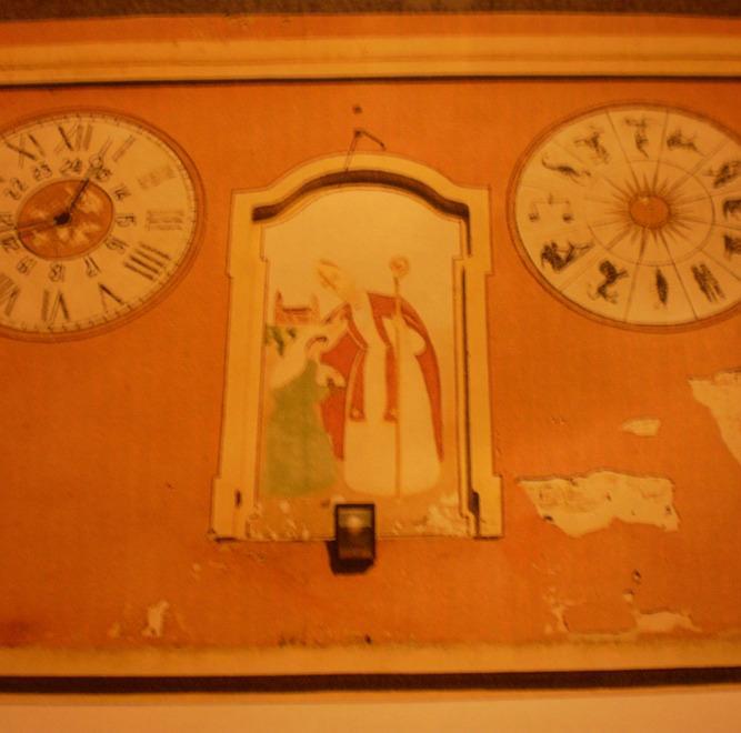 Due orologi della chiesa misteriosamente perduti 