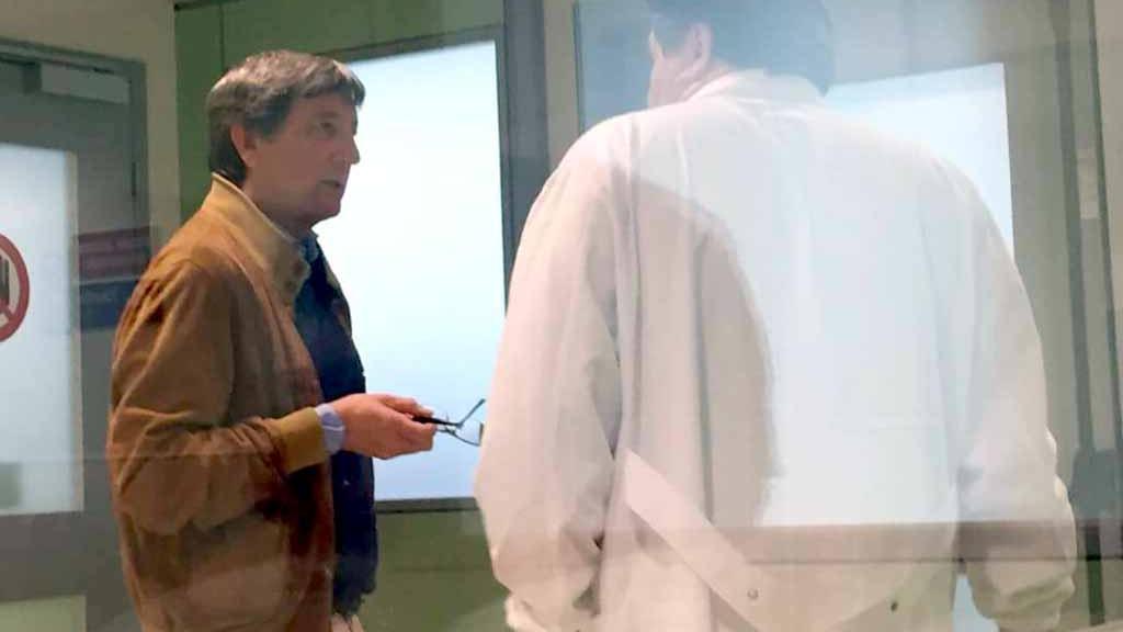 Il sindaco Zubbani fotografato in ospedale (foto dal web)