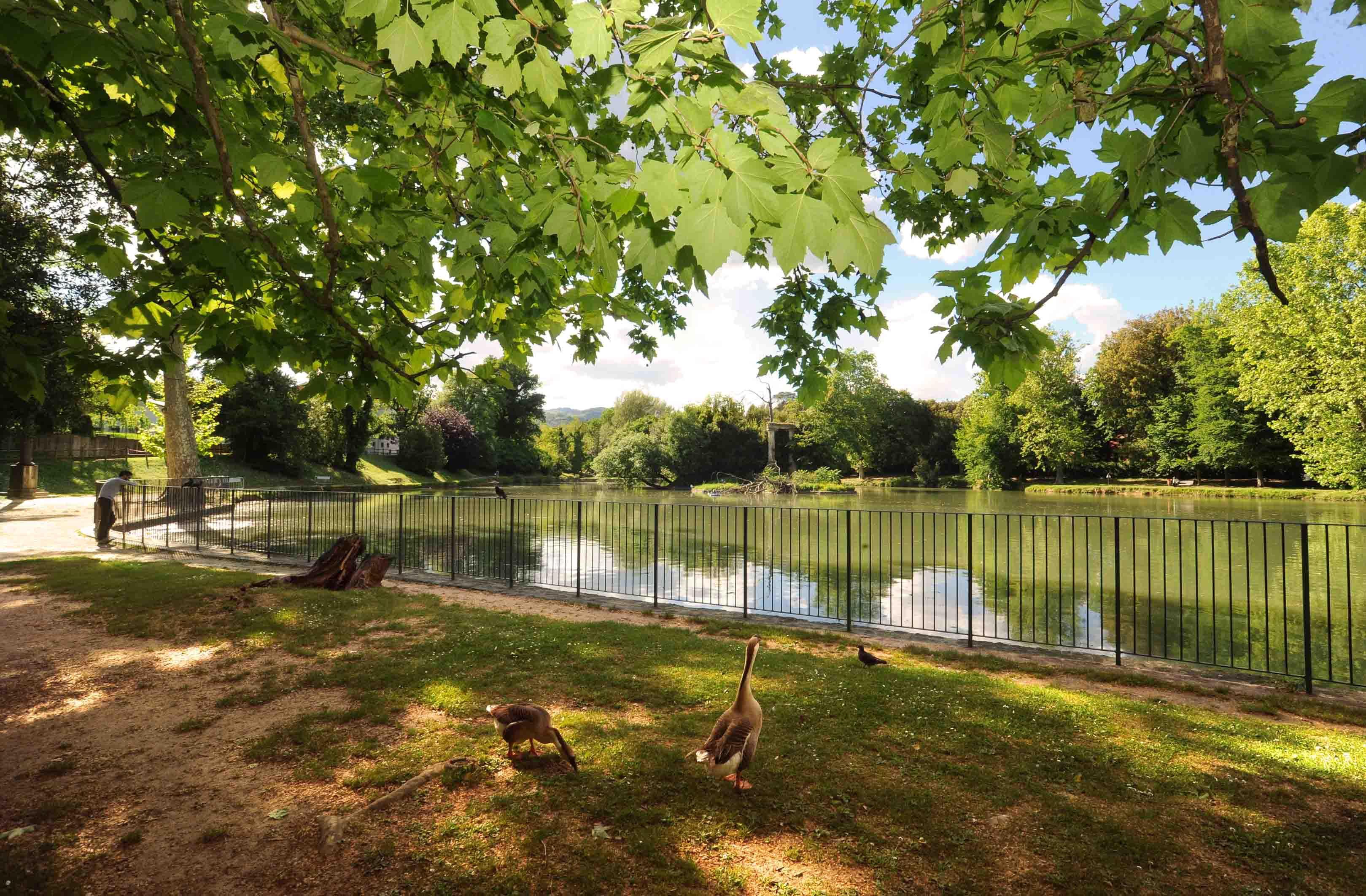Uno scorcio del parco del Villone