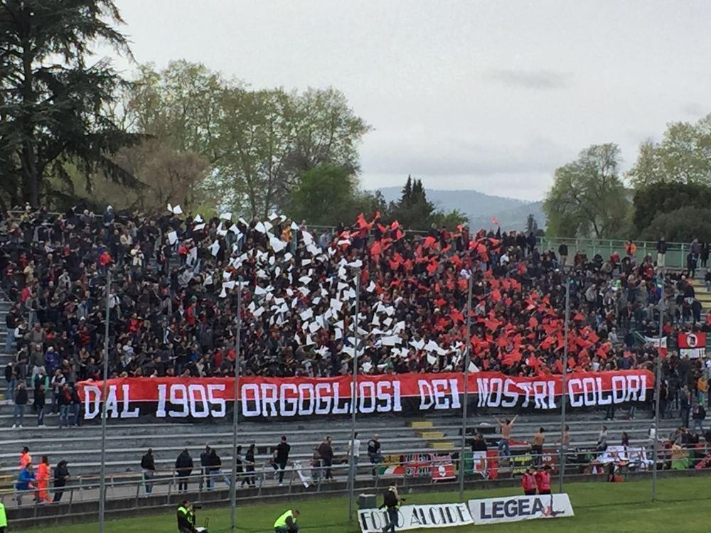 I tifosi in curva ovest