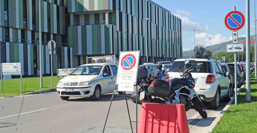 Niente parcheggi gratis all’ospedale di Pistoia 