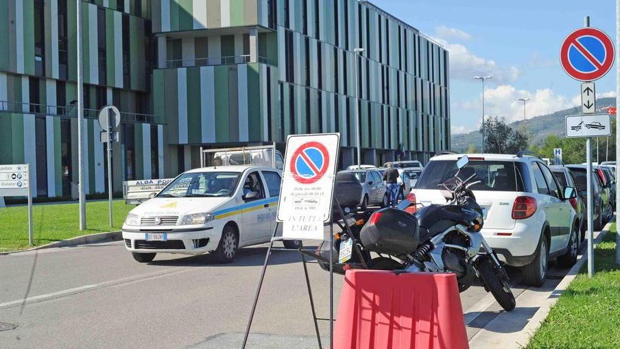 Niente parcheggi gratis all’ospedale di Pistoia