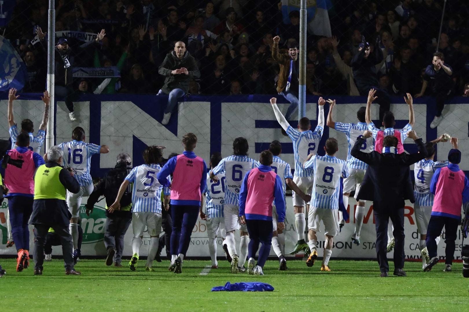 A fine partita il tripudio: è festa sotto la Curva Ovest