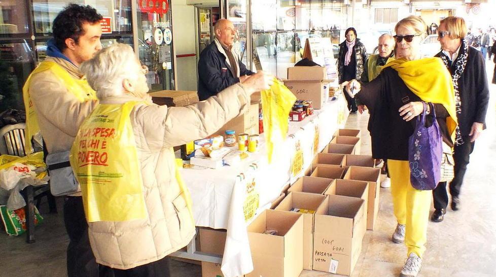 Raccolta di generi alimentari per la Caritas e le associazioni