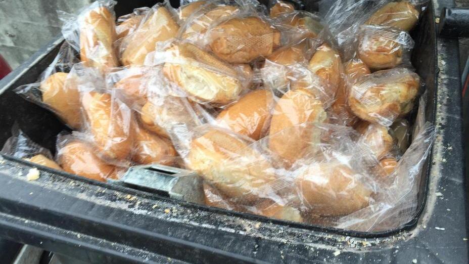 Lo spreco del pane “reso” che finisce come un rifiuto