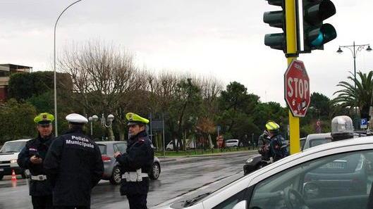 Sorpresi a rubare in un’auto sul lungomare