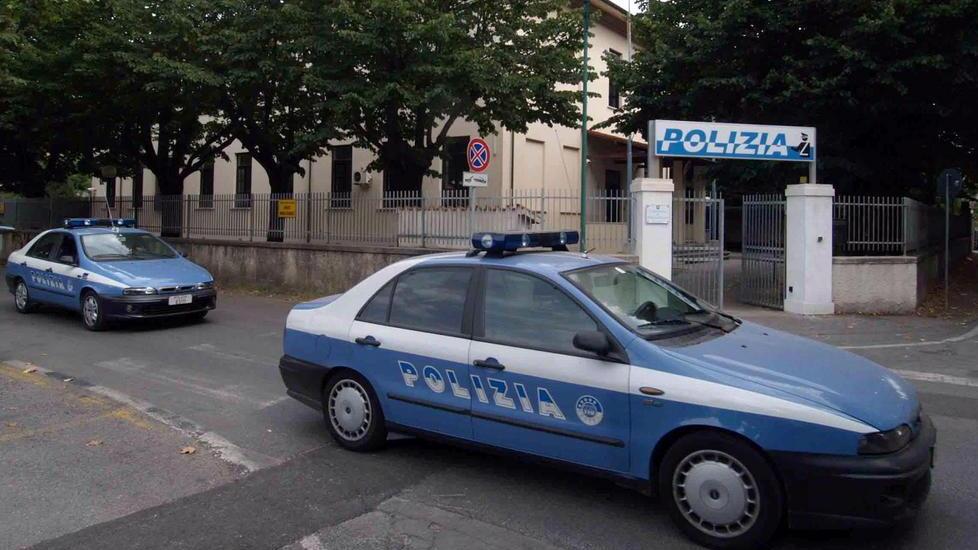 Picchia la madre, arrestato