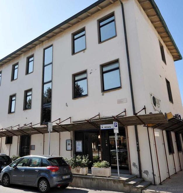 La biblioteca nelle aule dell’ex scuola Fucini è la sede ideale per l’amministrazione