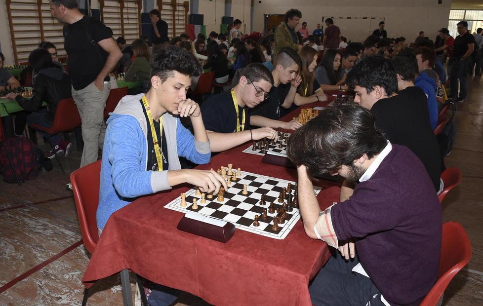 Oltre trenta squadre faccia a faccia Le sfide di fronte alla scacchiera