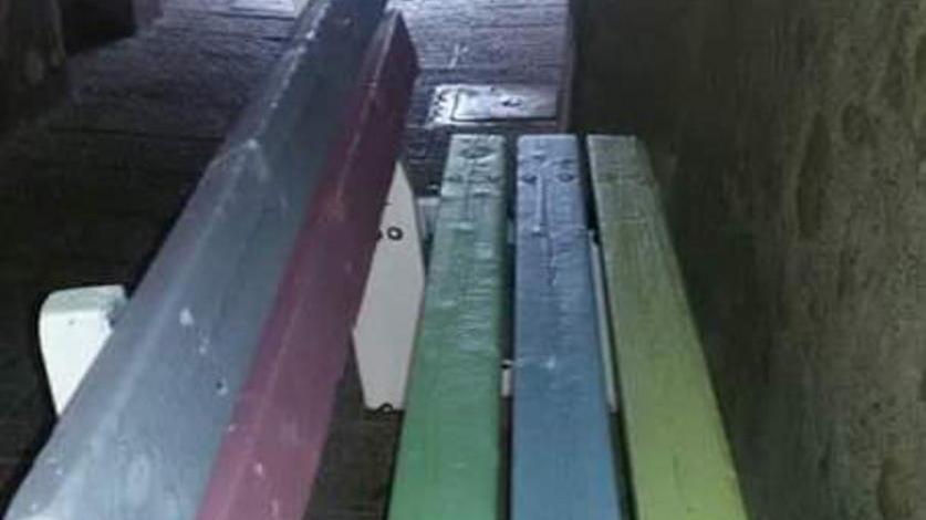 Il pittore che di notte colora le panchine