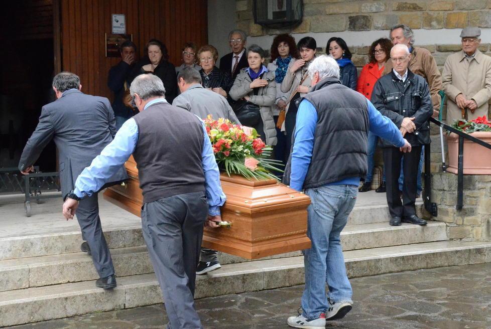 Addio a d’Amato, la sua toga sulla bara
