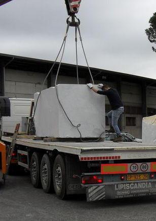 Carrarese, sono arrivati i primi blocchi per l’asta 