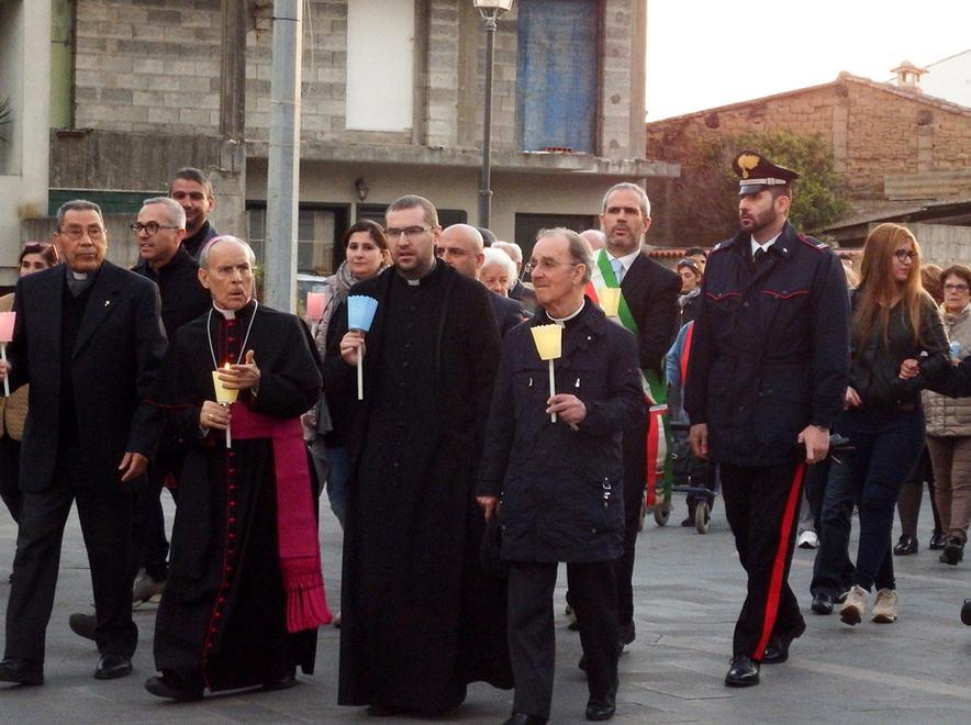 Cabras, l’indignazione non ferma i vandali 
