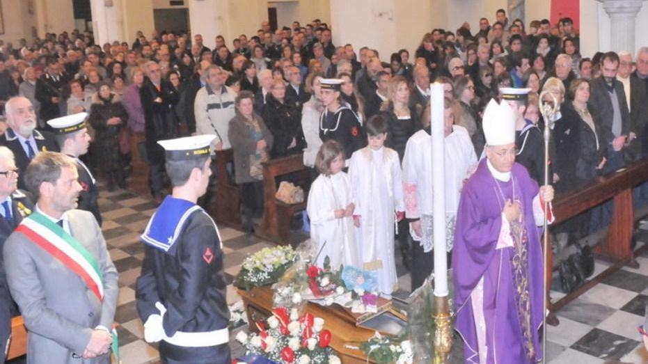 Commosso addio al vice parroco don Tumminello
