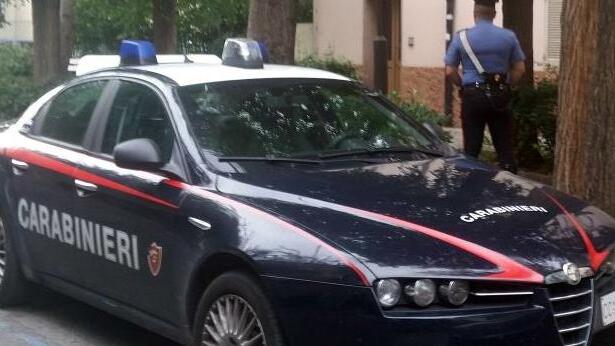 Minaccia e maltratta i genitori ottantenni: arrestato un 41enne