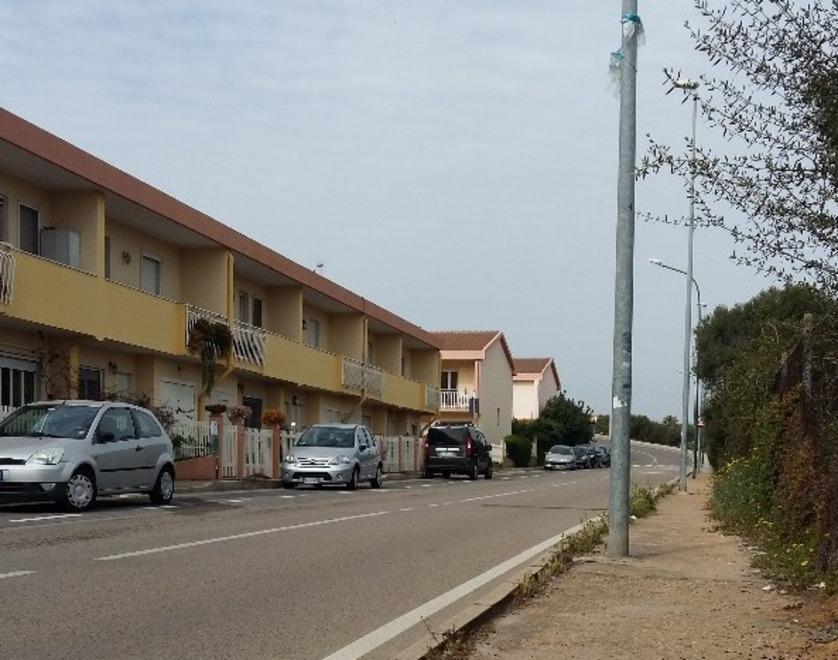Via Modena: «Vogliamo i marciapiedi» 