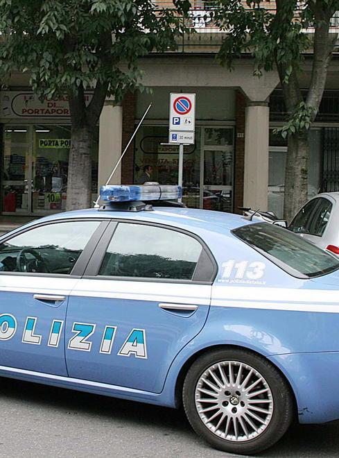 Auto distrutta per una sigaretta negata