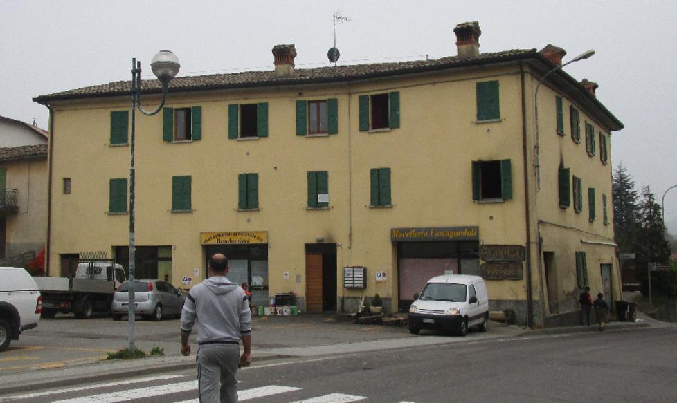 Rientro a casa entro sera Carne del macellaio salva