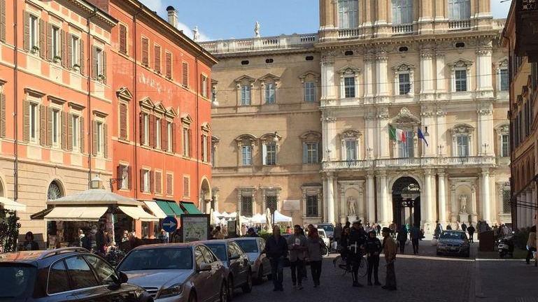 Modena, è sosta selvaggia in largo San Giorgio