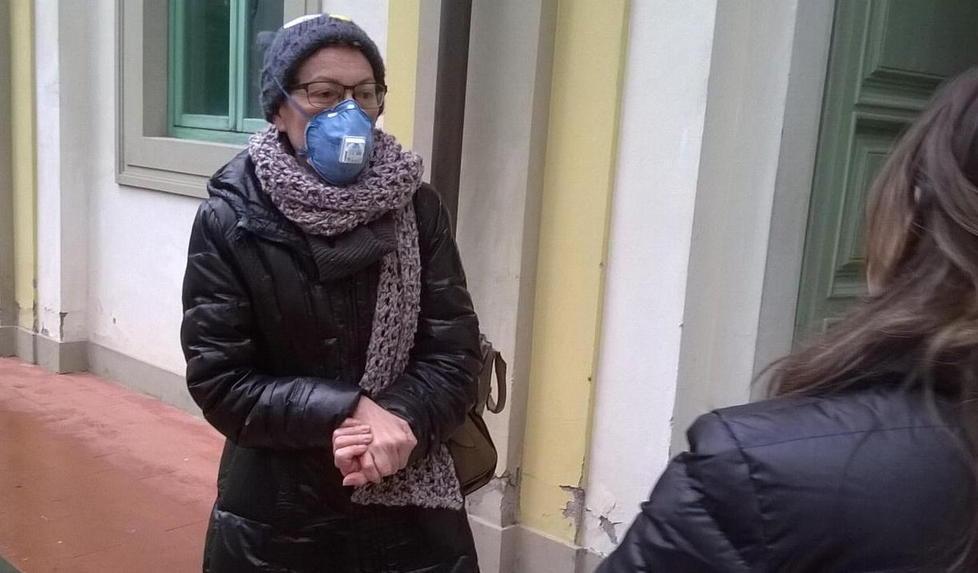 L’appello di Claudia, allergica a tutto: trentamila euro per sperare in una vita senza mascherina 