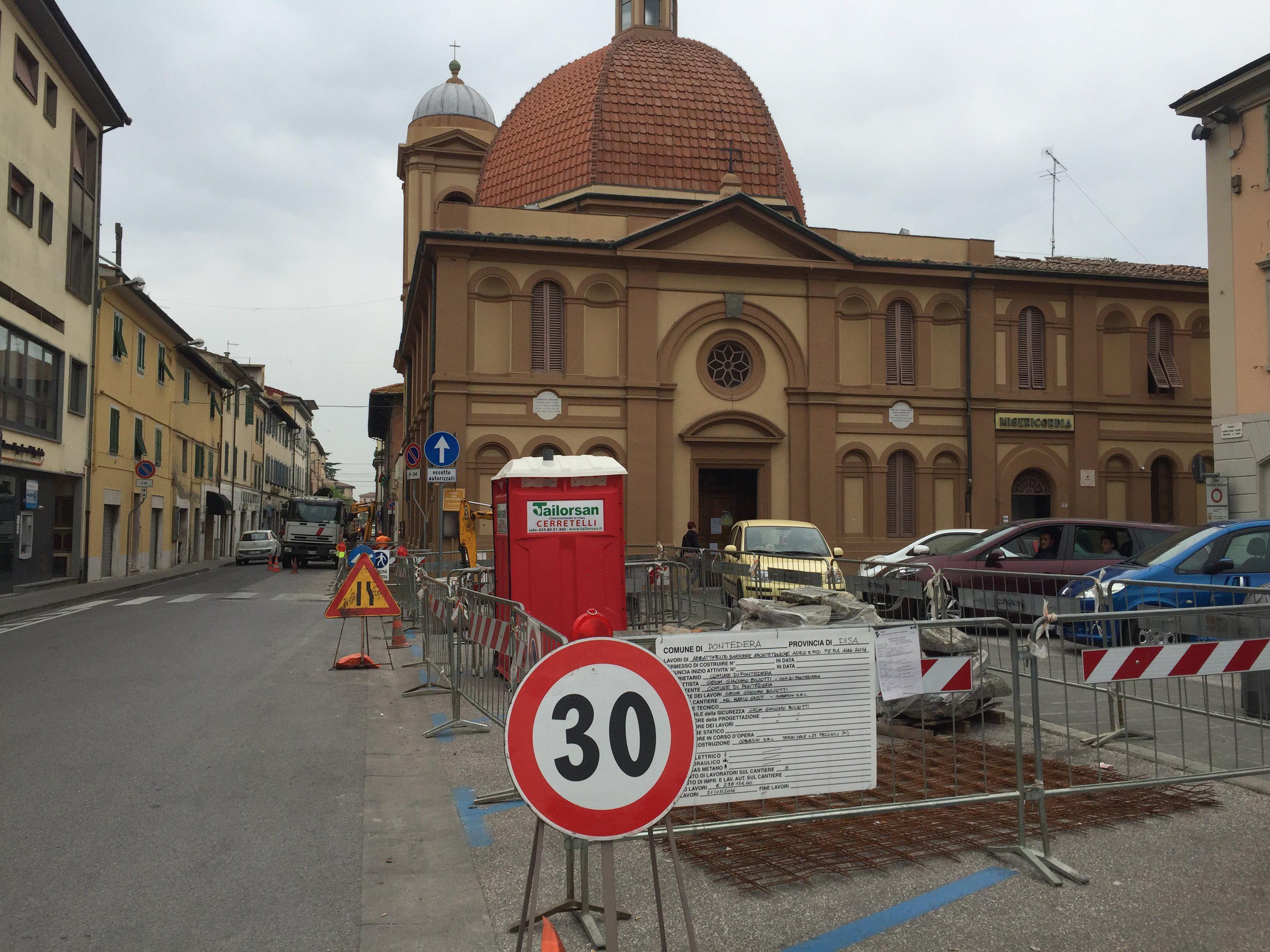 Il cantiere in via della Misericordia a Pontedera (Foto Franco Silvi)