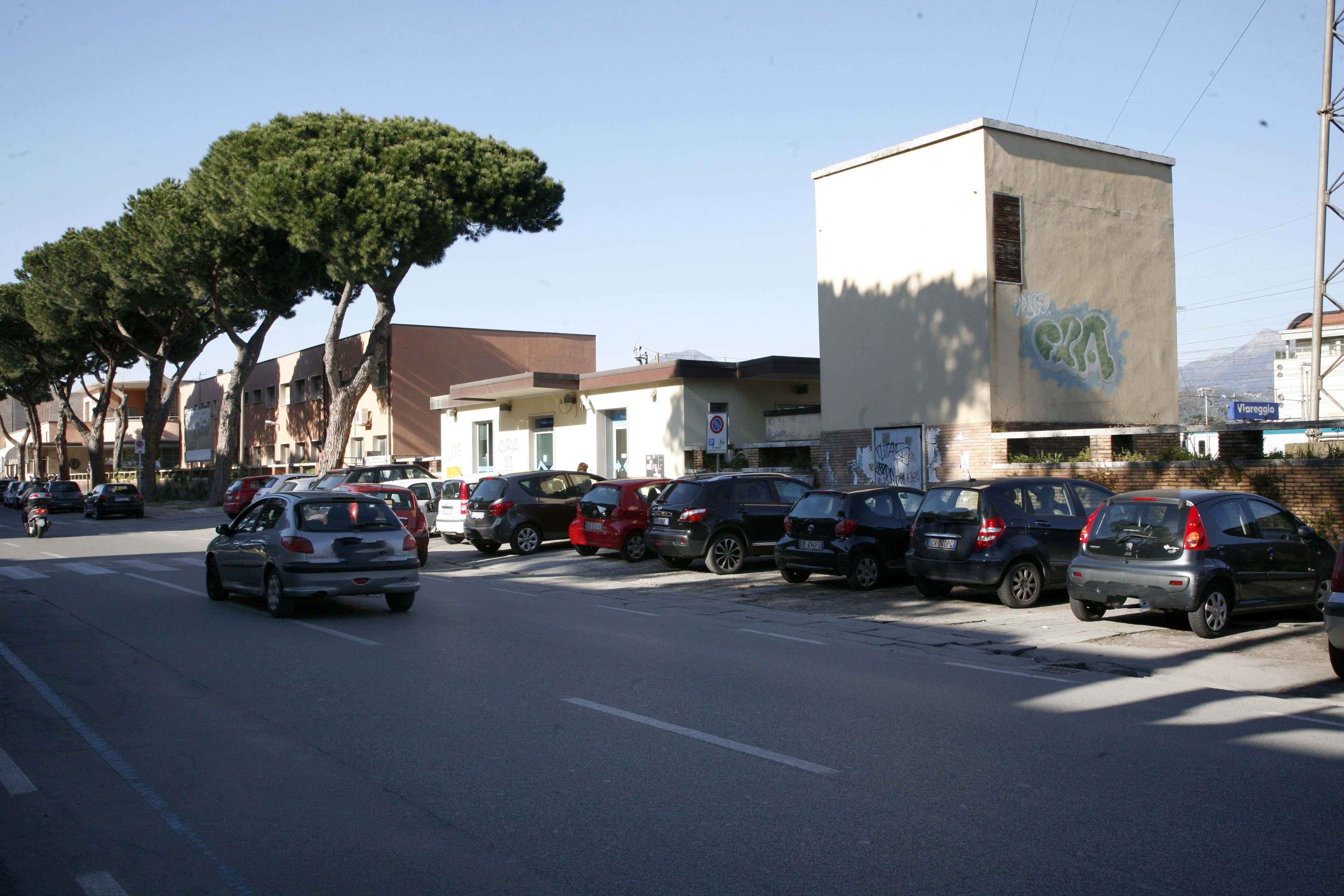 La zona di piazza Dante, davanti alla stazione ferroviaria (foto di archivio)