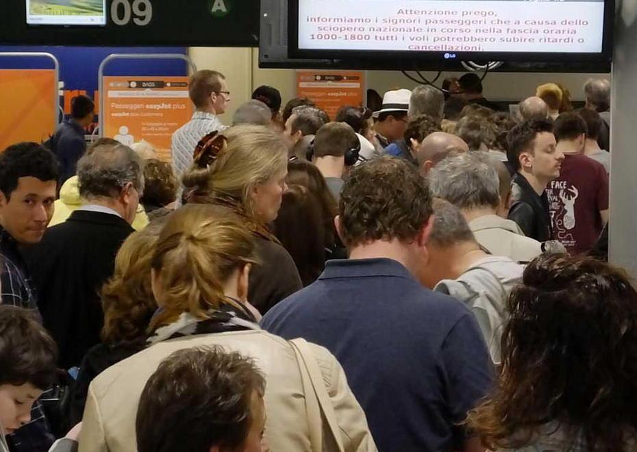 No alle esternalizzazioni e scioperano per otto ore